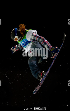 Shaun White (USA), vince la medaglia d'oro negli uomini Snowboard Halfpipe evento presso il 2010 Giochi Olimpici Invernali Foto Stock