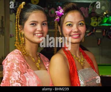 Thailandia, Pattaya, Loy Krathong Festival in novembre - donne in costumi tradizionali Foto Stock