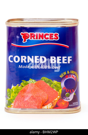 Lo stagno di Princes Corned beef isolata contro uno sfondo bianco Foto Stock