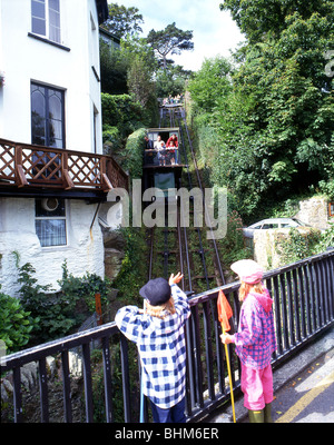 Il Lynton e Lynmouth Cliff Railway, Lynton, Devon, Inghilterra, Regno Unito Foto Stock