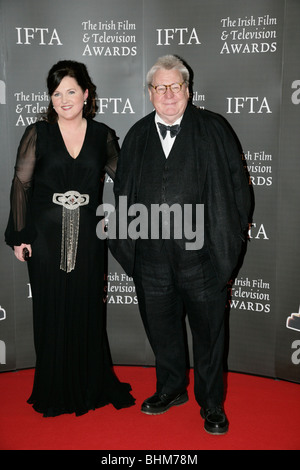 IFTA CEO Aine Moriarty e Sir Alan Parker al 7° Irish Film e Televisione Awards Foto Stock