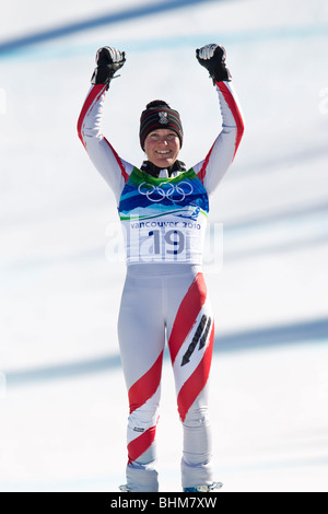 Andrea Fischbacher (AUT), medaglia d'oro nel femminile Sci Alpino Super G evento presso il 2010 Giochi Olimpici Invernali Foto Stock