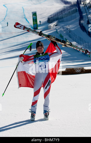 Andrea Fischbacher (AUT), medaglia d'oro nel femminile Sci Alpino Super G evento presso il 2010 Giochi Olimpici Invernali Foto Stock