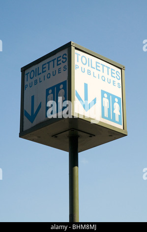 Bagni pubblici sign in metropolitana (stile anni settanta) Place de la Bastille Parigi 'Toilettes publiques " Foto Stock