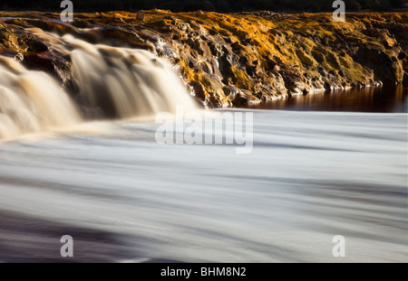 La corrente di Rio Tinto in esecuzione Foto Stock