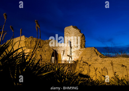 Antica struttura illuminata di Cesarea parco nazionale in Israele Foto Stock