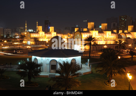 Souq centrale e Sharjah city al tramonto, Emirati Arabi Uniti Foto Stock