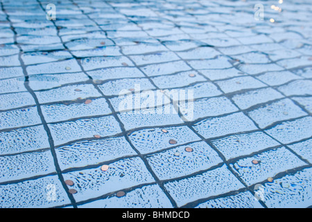 Lucky monete in acqua in Trafalgar Square a Londra. Foto Stock