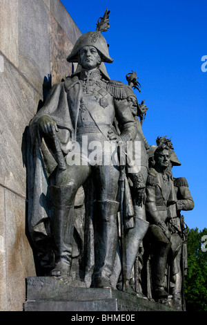 Il principe Bagratiòn Pyotr (1765-1812) e vari generali su un monumento agli eroi della battaglia di Borodinò (1812) a Mosca, Russia Foto Stock