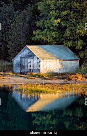 Il Boathouse sul laghetto di sale, Nauset Marsh, Eastham, Cape Cod, Massachusetts, STATI UNITI D'AMERICA Foto Stock