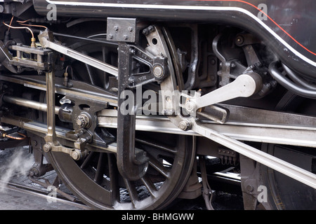 Close-up di un gruppo ruota di una locomotiva a vapore Foto Stock