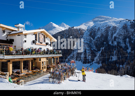 I rubinetti di popolare i coyote mountain bar e ristorante, St Anton, Arlberg Ski Region, Vorarlberg, Austria Foto Stock