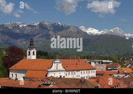 Kamnik vecchie case di città monastero francescano 1495 Chiesa di St Jacob xv secolo ridisegnato in stile barocco Kamniske Savinje Foto Stock