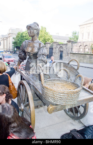 La statua di Molly Malone in Grafton Street Dublin Foto Stock