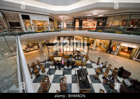 Starbucks Coffee Corner all'interno di Cherry Creek Mall Shopping Center di Denver in Colorado CO US STATI UNITI D'AMERICA Foto Stock