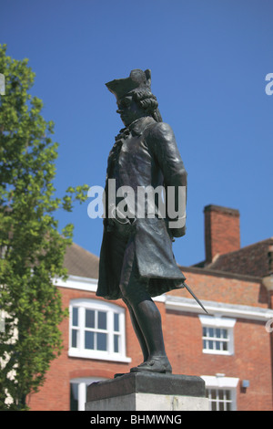 Statua di James Boswell in piazza del mercato, a Lichfield. Egli è stato il biografo di Samuel Johnson che era nato a Lichfield. Foto Stock