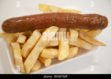 Salsiccia Jumbo & Chips Foto Stock