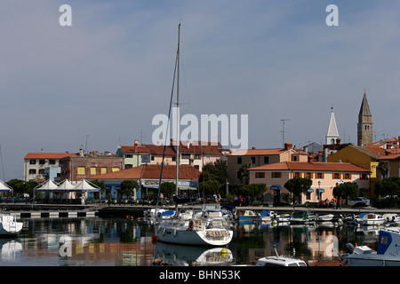 Izola,Isola,porto,porto,imbarcazioni,mare adriatico,costa adriatica,città vecchia,case tipiche,Slovenia Foto Stock