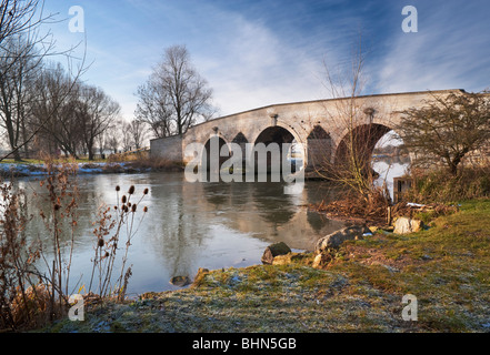 Calcare ponte sopra il fiume Nene, Peterborough, CAMBRIDGESHIRE Foto Stock