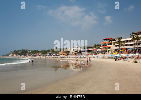 India Kerala, Kovalam, Faro (ADAM) Beach, con nuovo sviluppo sul lungomare Foto Stock