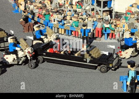 BARACK OBAMA Michelle Obama IN per il giro della Papamobile LEGO 56TH U.S. Inaugurazione presidenziale di Barack Obama CARLSBAD CA USA 15 Gennaio Foto Stock