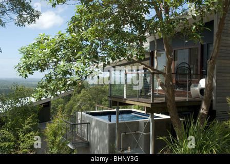 Casa con piscina e vista sul Nosa Hinterland, Queensland, Australia Foto Stock