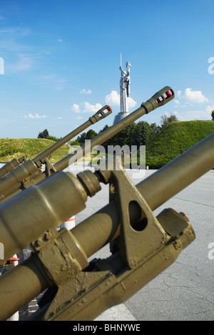 Ucraina, Europa orientale, Kiev, Rodina Mat (difesa della Patria monumento) presso il Museo della Grande Guerra Patriottica Foto Stock