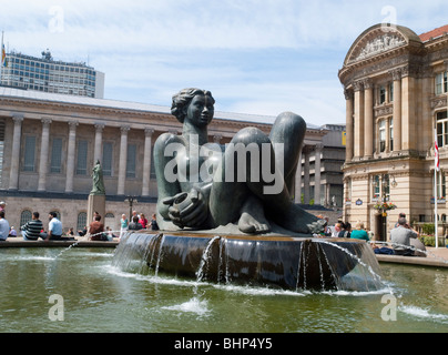 La statua della fontana in Victoria Square, Birmingham City Centre, West Midlands, Regno Unito Foto Stock