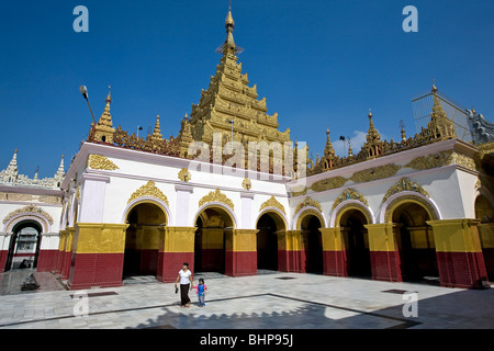 Donna birmano e sua figlia. Mahamuni Paya. Mandalay. Myanmar Foto Stock