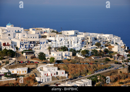 Kastro borgo sotto il tardo pomeriggio di luce, Sifnos Island, Grecia Foto Stock