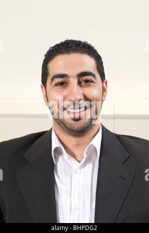 Happy 30 anni medio orientali imprenditore sorridente Beirut Libano Medio Oriente Foto Stock