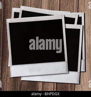 Fotocamera istantanea telaio sulla reale consistenza del legno. Foto Stock