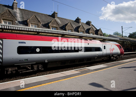 Virgin Trains Oxenholme nel distretto del lago stazione ferroviaria Foto Stock