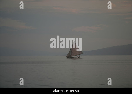 Haitiani in barca da pesca nei pressi di la Gonave isola. Foto Stock