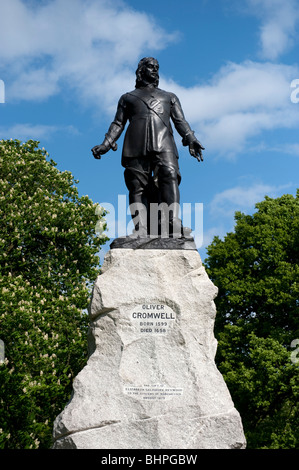 Statua di Oliver Cromwell, Wythenshawe Park, Manchester Foto Stock