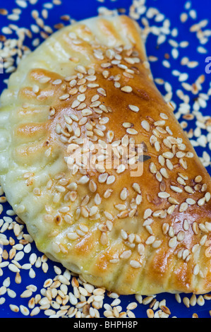 Formaggio libanese Samosa coperti con semi di sesamo Foto Stock