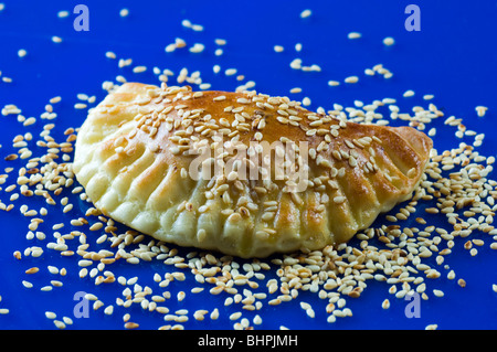 Formaggio libanese Samosa coperti con semi di sesamo Foto Stock