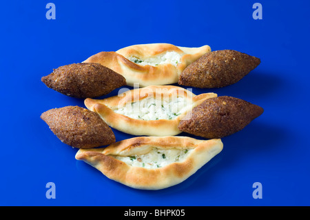 Formaggio Samosa e fritto Kibbeh Beirut Libano Medio Oriente Foto Stock