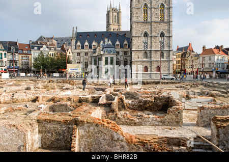 Scavi a Korenmarkt, BELFORTSTRAAT, Belfry e il Lakenhalle e San Bavon Cathedral, Gent Belgio Fiandre Foto Stock