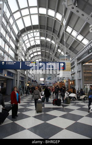 All'interno del terminale 1 dall'aeroporto internazionale O'Hare Chicago Stati Uniti d'America Foto Stock