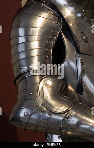 Medievale classica tuta piena di Armor. Dettaglio. Foto Stock