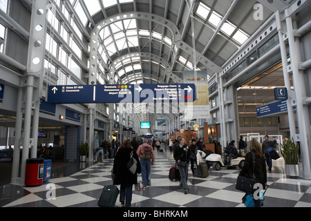 All'interno del terminale 1 dall'aeroporto internazionale O'Hare Chicago Stati Uniti d'America Foto Stock