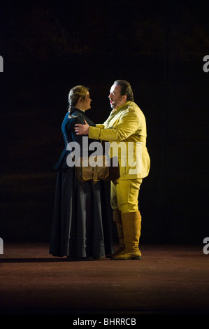 Welsh National Opera produzione di Carmen di Bizet al Wales Millennium Centre Cardiff South Wales UK Foto Stock