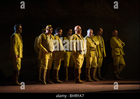 Welsh National Opera produzione di Carmen di Bizet al Wales Millennium Centre Cardiff South Wales UK Foto Stock