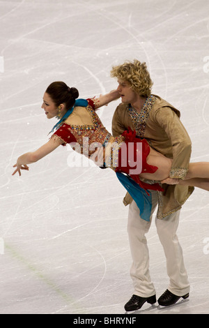 Meryl Davis e Charlie White (USA)competere nel pattinaggio su ghiaccio danza danza originale al 2010 Giochi Olimpici Invernali Foto Stock