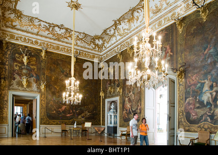 Castello di Moritzburg, interno, Monstroesensaal con carta da parati in pelle, Dresda, Germania Foto Stock