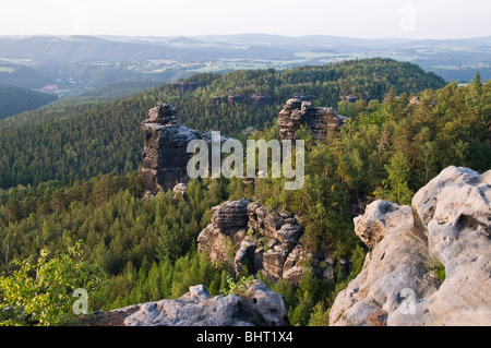 Vista da Papststein su legno e rocce, Svizzera Sassone, Bassa Sassonia, Germania Foto Stock