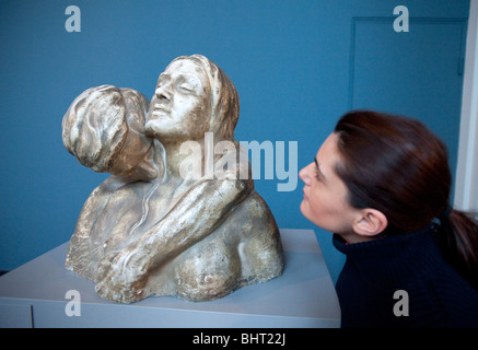 L'istinto (Il Bacio) da Kai Nielson sul display alla Ny Carlsberg Glyptotek Art Museum di Copenhagen DANIMARCA