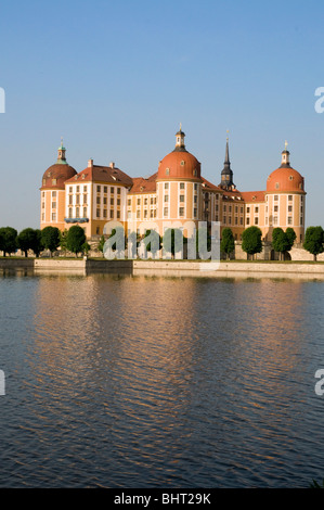 Wasserschloss Schloss Moritzburg Schlossteich mit bei Dresda, Sassonia, Deutschland | Castello di Moritzburg vicino a Dresda, Germania Foto Stock