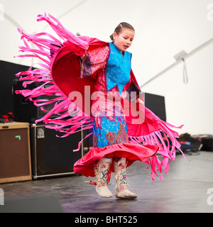 Nativo di giovane ragazza canadese dancing, Festival du Voyageur, Winnipeg, Manitoba Canada. Foto Stock